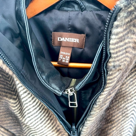 Danier leather trench coat - Picture 5 of 6